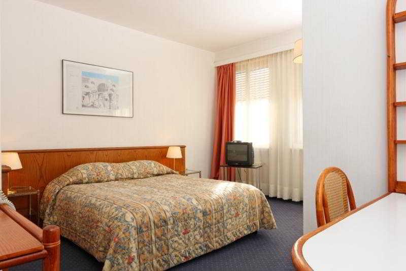 Hotel Sagitta Женева Стая снимка
